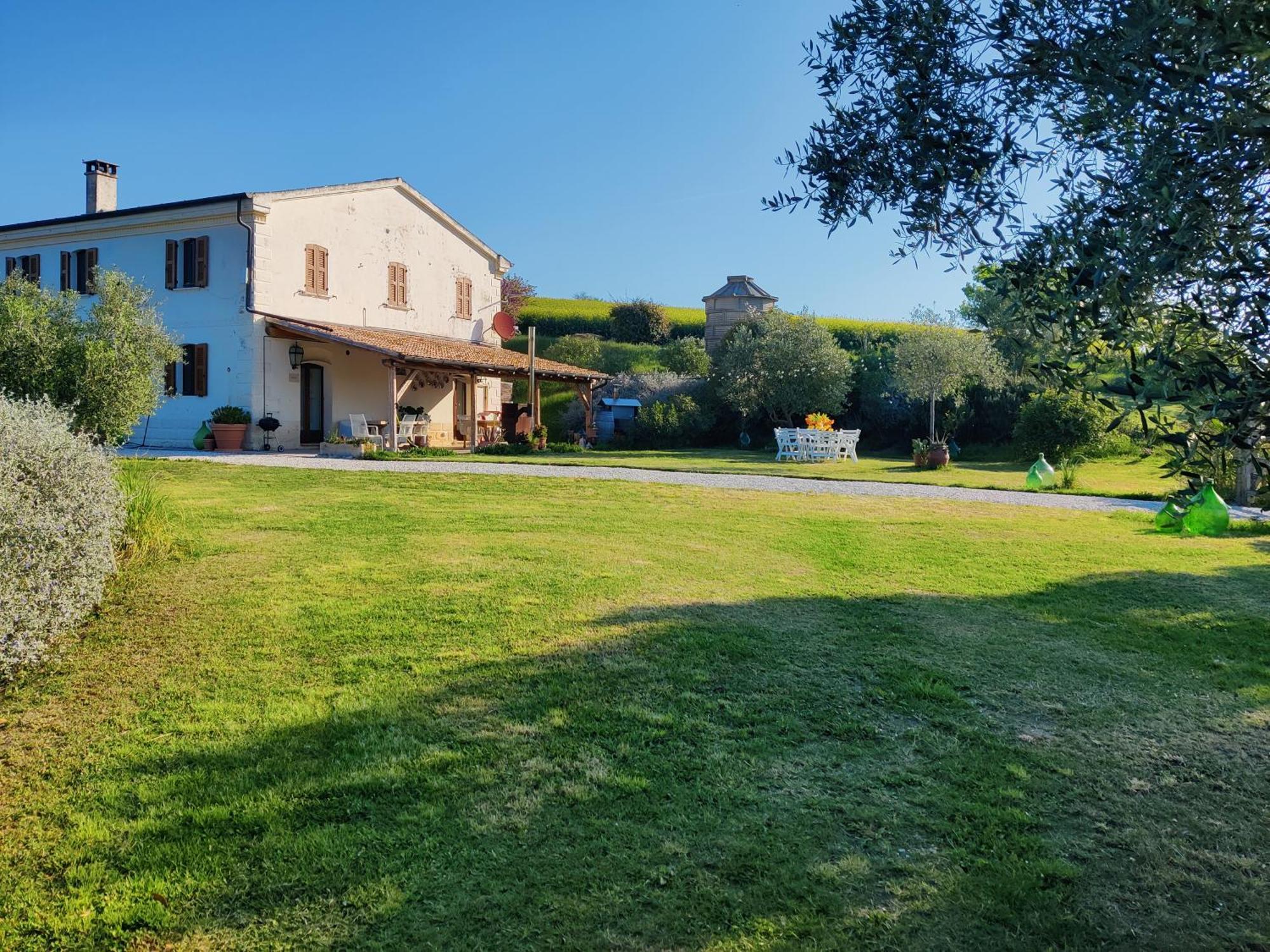 Rustico Del Bozzo Pensionat Castelleone di Suasa Exteriör bild