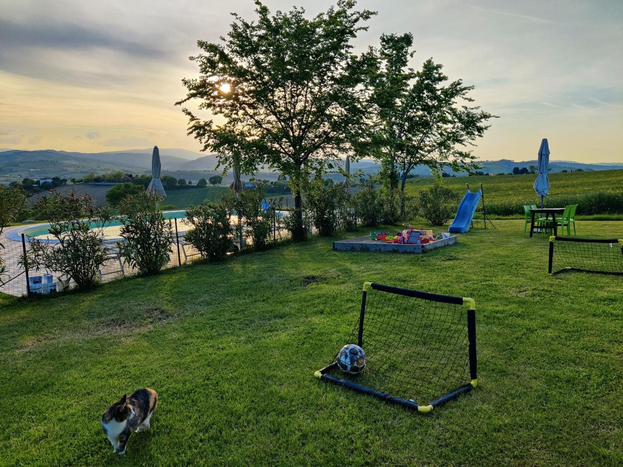 Rustico Del Bozzo Pensionat Castelleone di Suasa Exteriör bild
